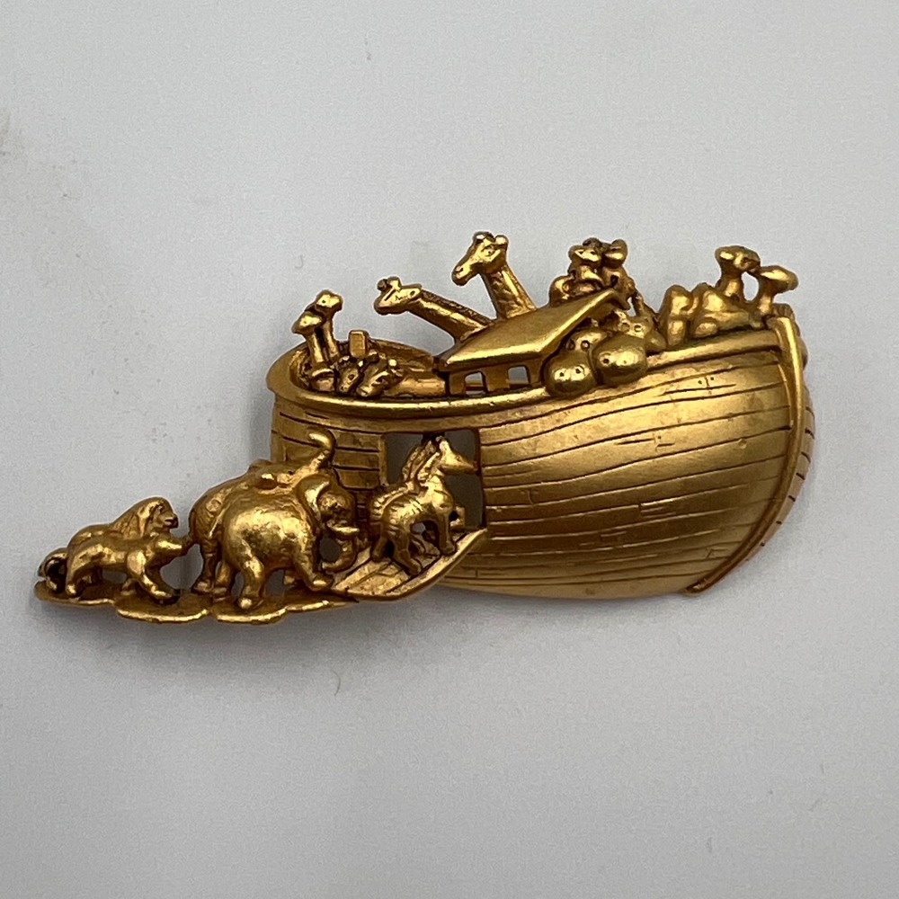 AJC Signed Vintage Noahs Ark‎ Brooch Pin Goldtone Animals Boat 3" Biblical